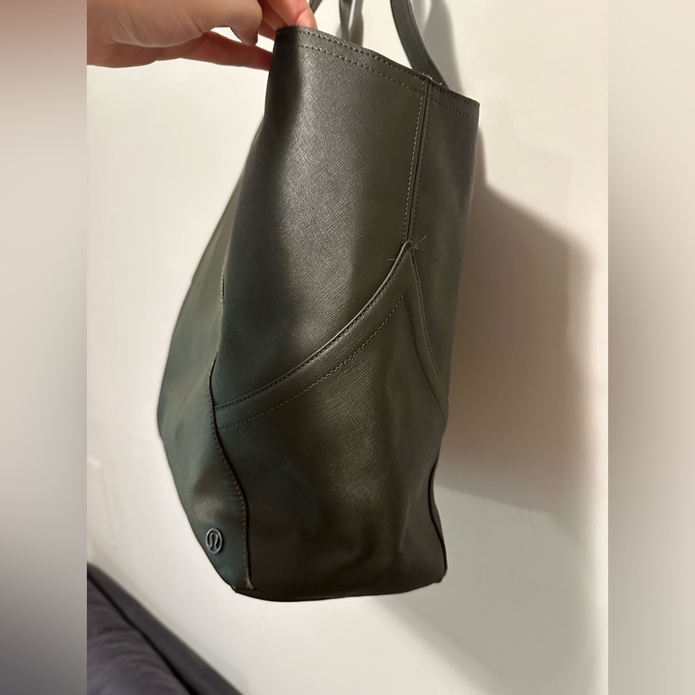 Lululemon All Day Tote and Small Pouch Dark Olive - Picture 6 of 16